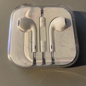 Brand new apple earphones